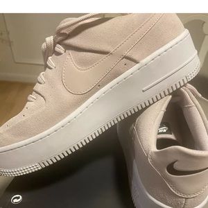 Nike Air Force Low Sage, 9.5, light pink